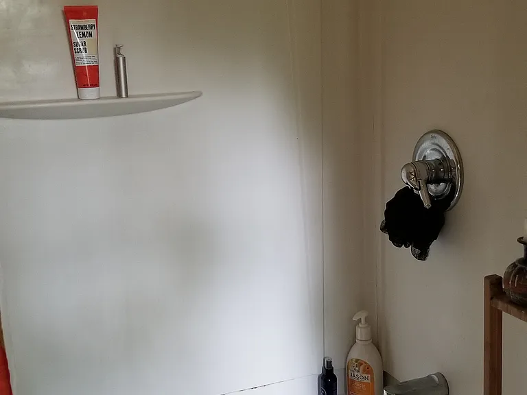 TUB & SHOWER SURROUND