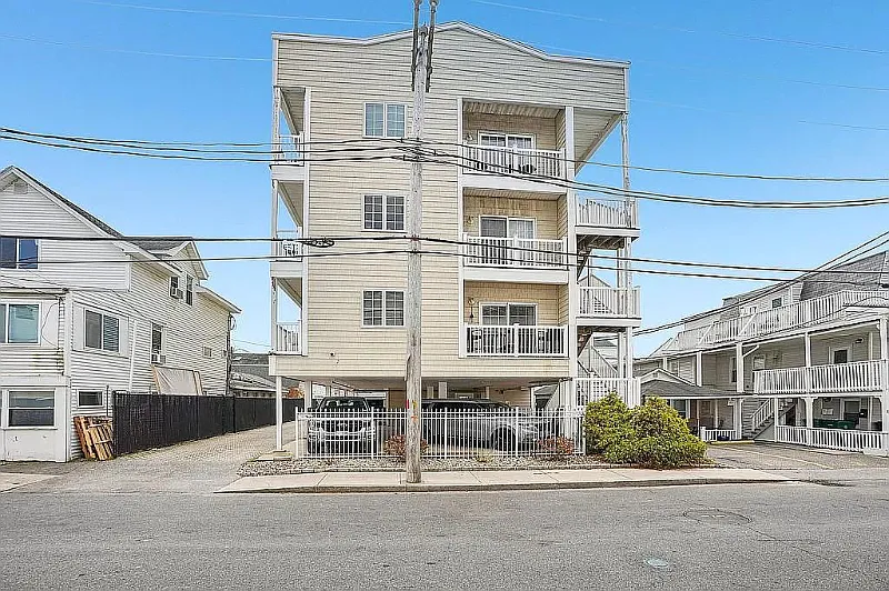 2 bed, 1250 sqft, $2,600 — Photo 2