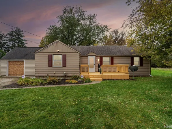 4068 Richfield Rd, Flint, MI 48506