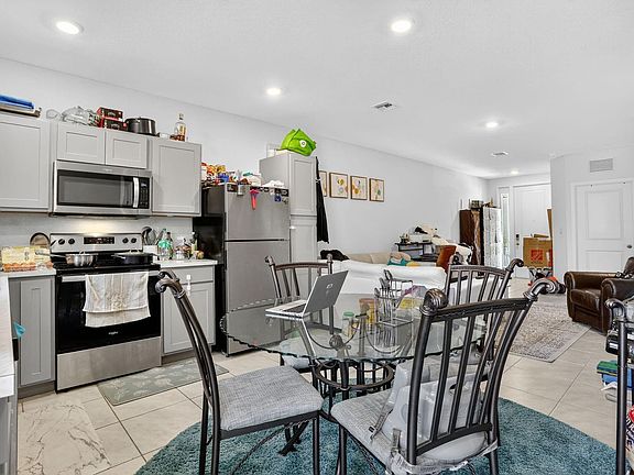 2nd image of 376 NW 8th Ct #376