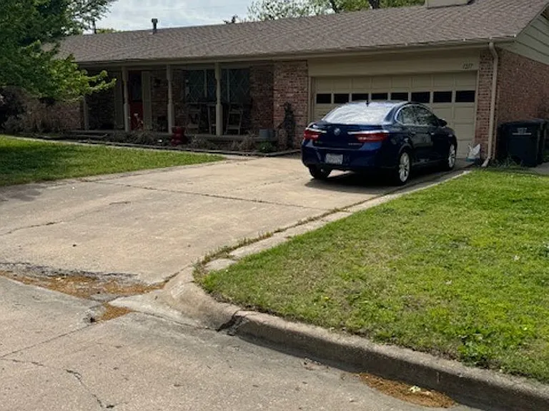 1217 SE Greystone Ave — Photo 1