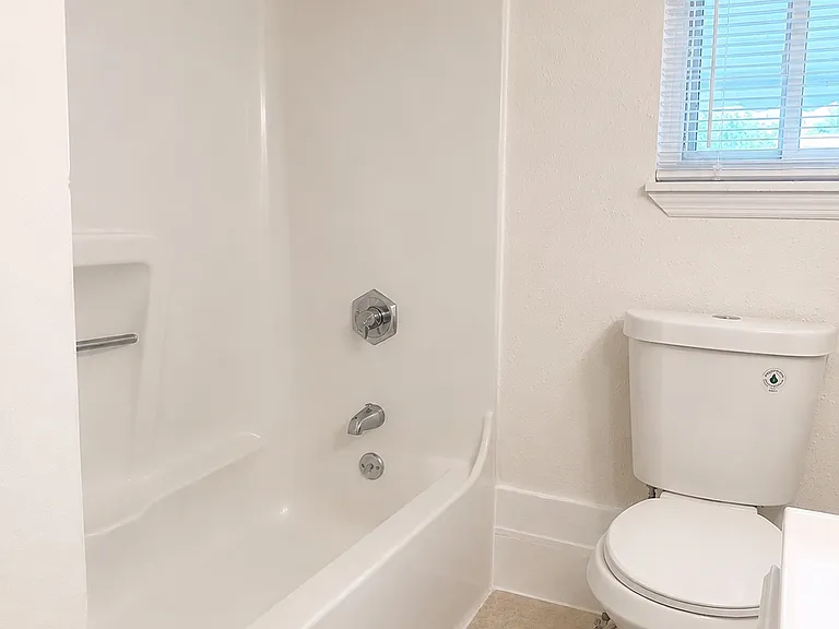 1609 Barry Rd — Photo 9