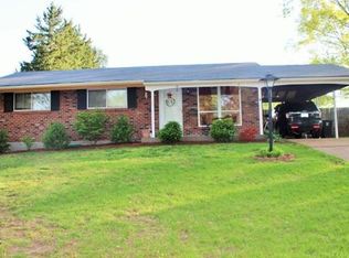 650 Aqua Ridge Dr, Saint Louis, MO 63129
