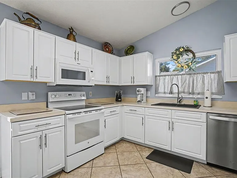 25049 Navel Ave — Photo 9