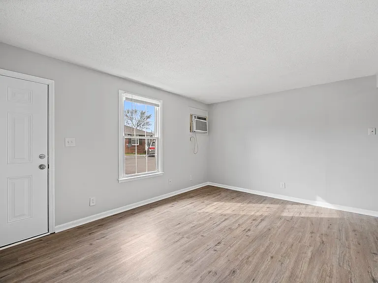 703 Power St — Photo 7