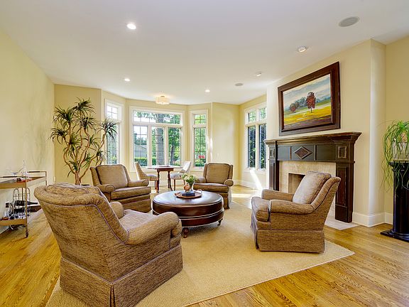5th image of 2033 Glen Oak Dr