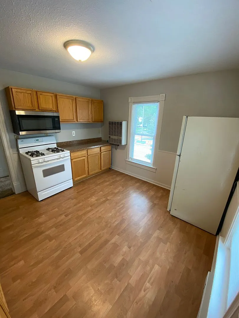 104 8th St NW APT — Photo 3