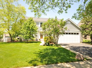 1330 Woodlake Dr, Carol Stream, IL 60188