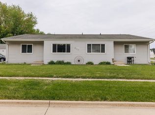 322 Cedar Crest Dr #B, Cedar Falls, IA 50613