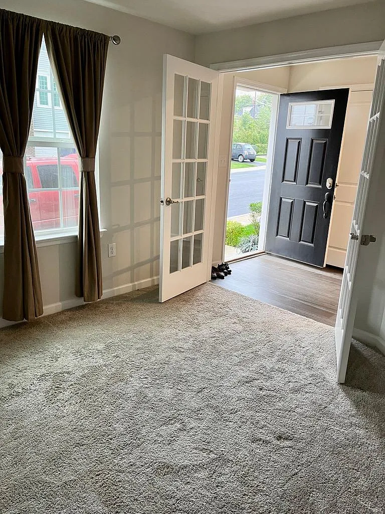 106 Almond Dr — Photo 1