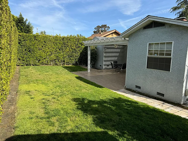 12411 Kittridge St — Photo 31