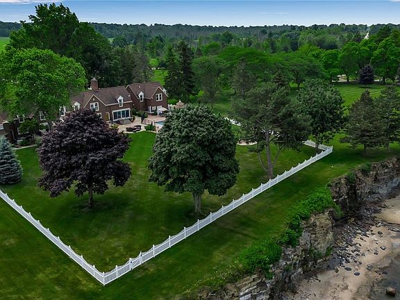 3rd image of 7110 Lake Shore Rd