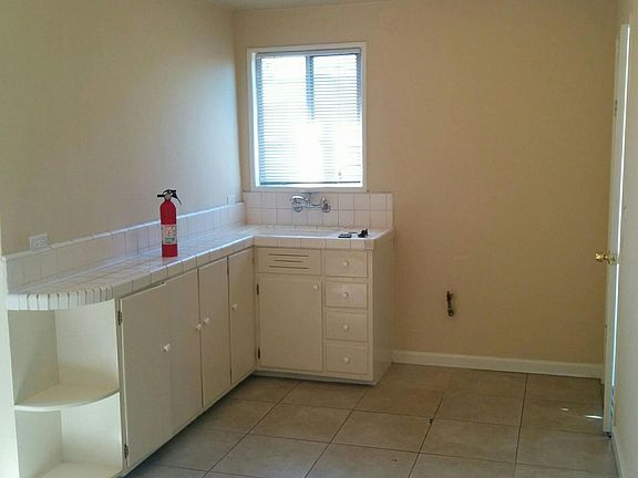2nd image of 624 1/2 W Beach Ave