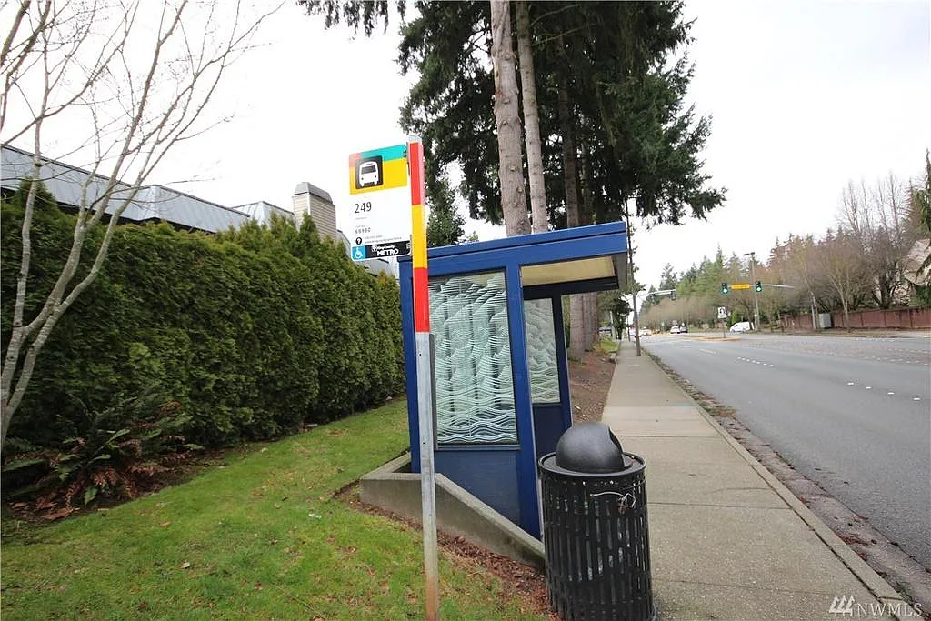 10211 NE 16th Pl — Photo 2