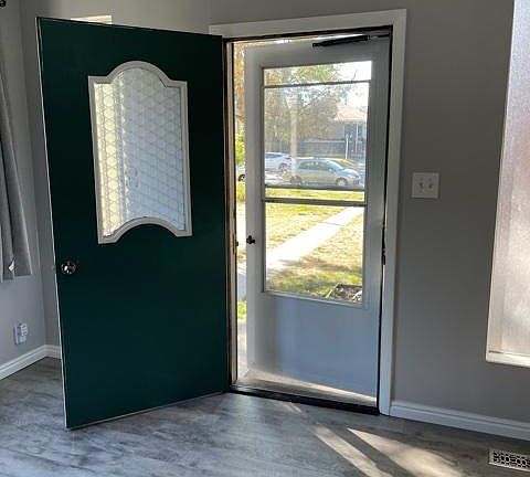5th image of 925 E Logan Ave #4