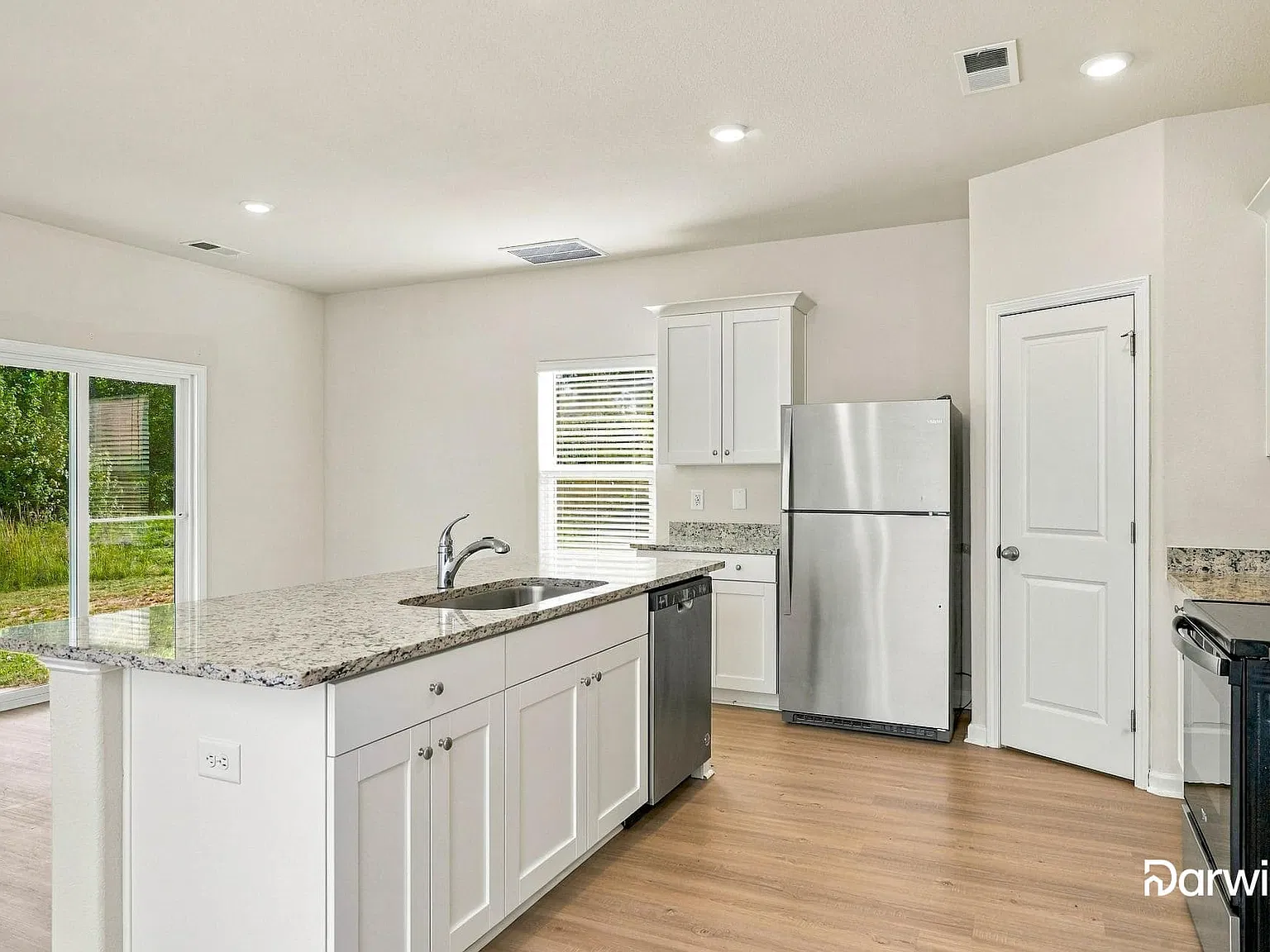 4 bed, 2.5 bath, 1800 sqft, $1,890 — Photo 2