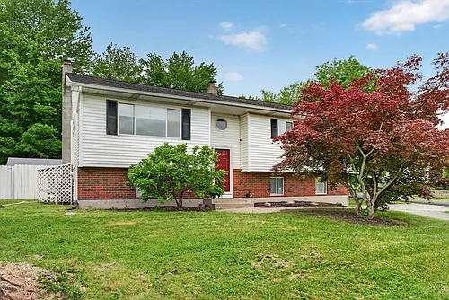 76 Maureen Dr Photo 1