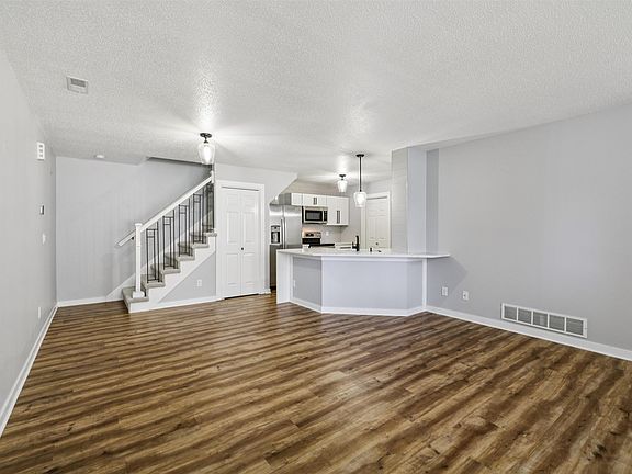 5th image of 811 Burr Oaks Dr Unit 407