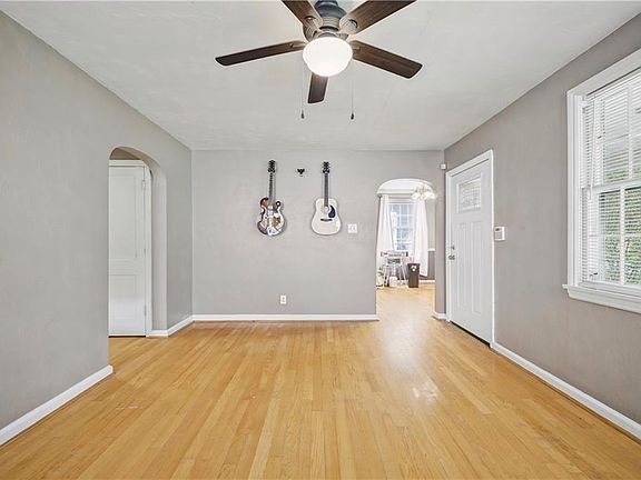 5th image of 2309 Leckie St