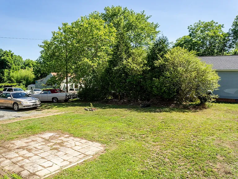 830 Oxford Ln — Photo 7