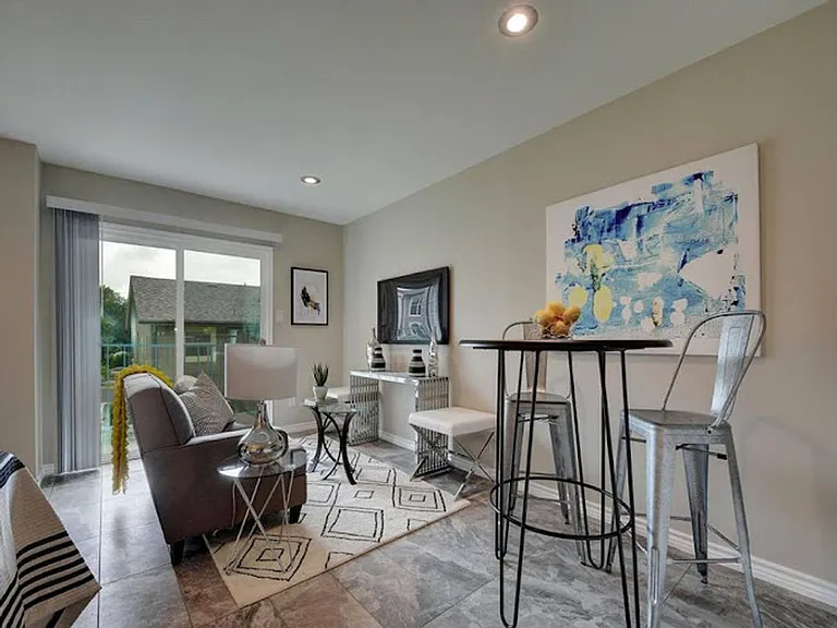 City Scene Apartments — Photo 9