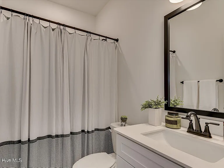 2049 Warbler Dr — Photo 33