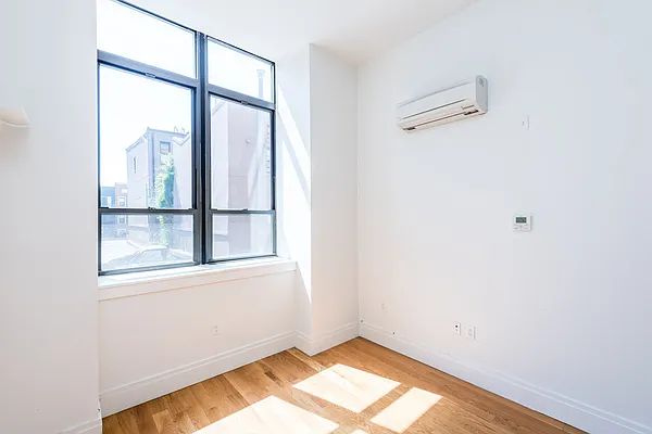 Rented by Nooklyn NYC LLC | media 79