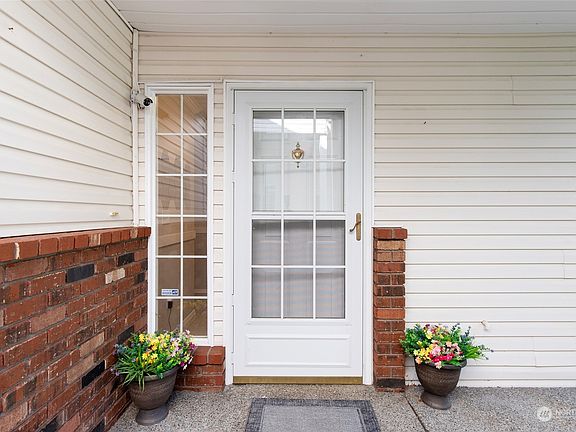 3rd image of 5823 136th Street SE