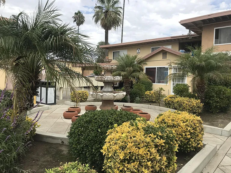 Villa Del Sol Apartments — Photo 1