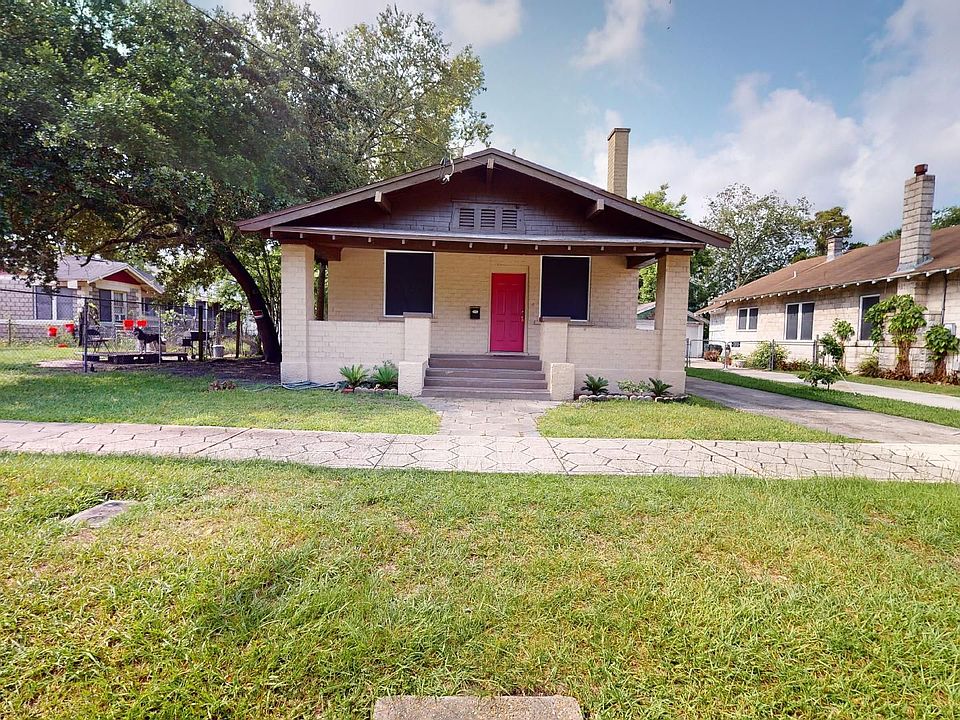 1st image of 138 E 19th St