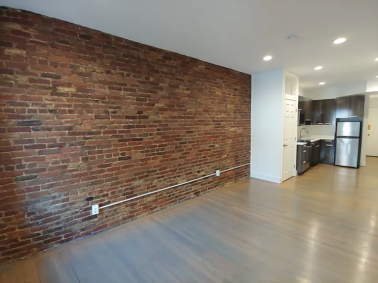 88 W Cedar St #4 — Photo 2