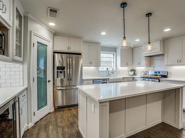 6711 Kingsbury Dr — Photo 13