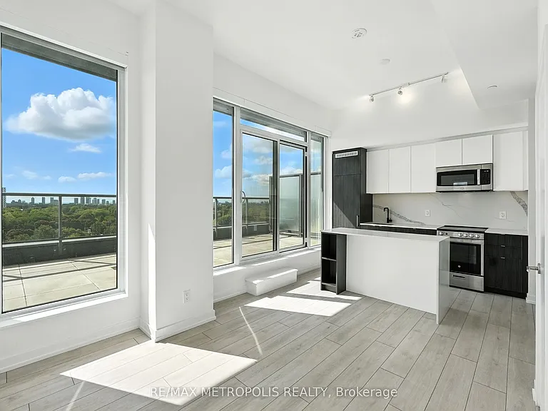 500 Dupont St #815 — Photo 5