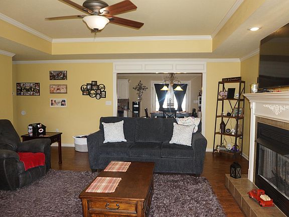 4th image of 802 Skyline Dr