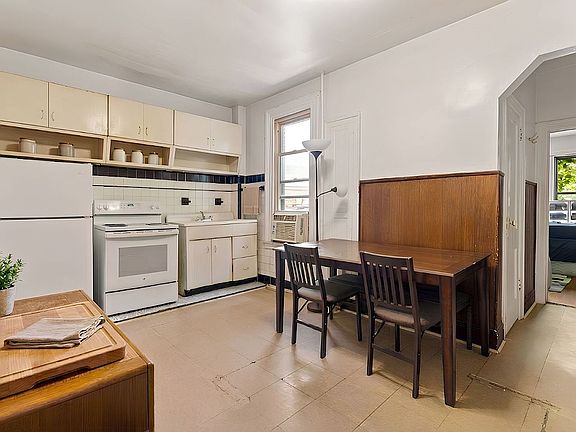 3rd image of 223 22nd St