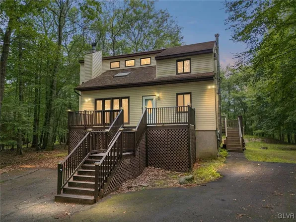 569 Whippoorwill Dr, Bushkill, PA 18324