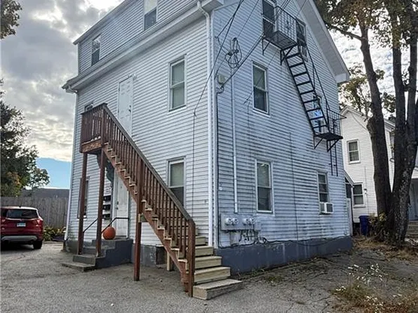19 Wood St, Pawtucket, RI 02860