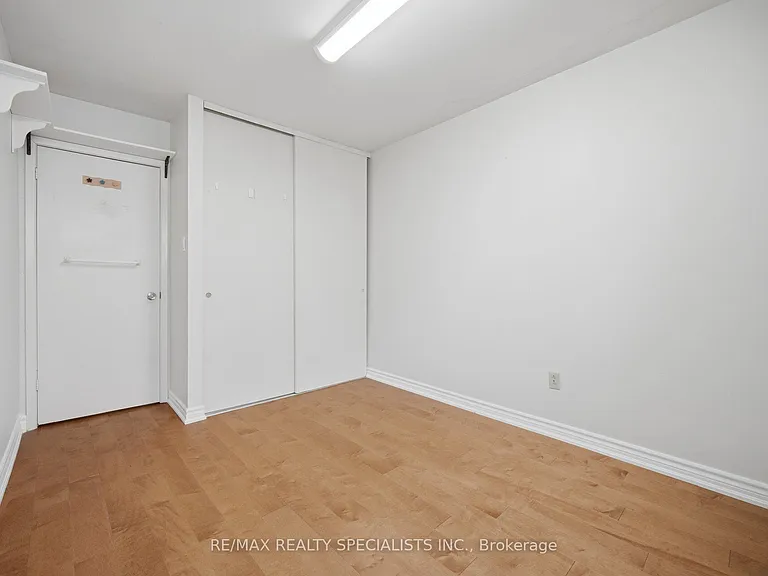 701 Burnhamthorpe Rd #106 — Photo 35