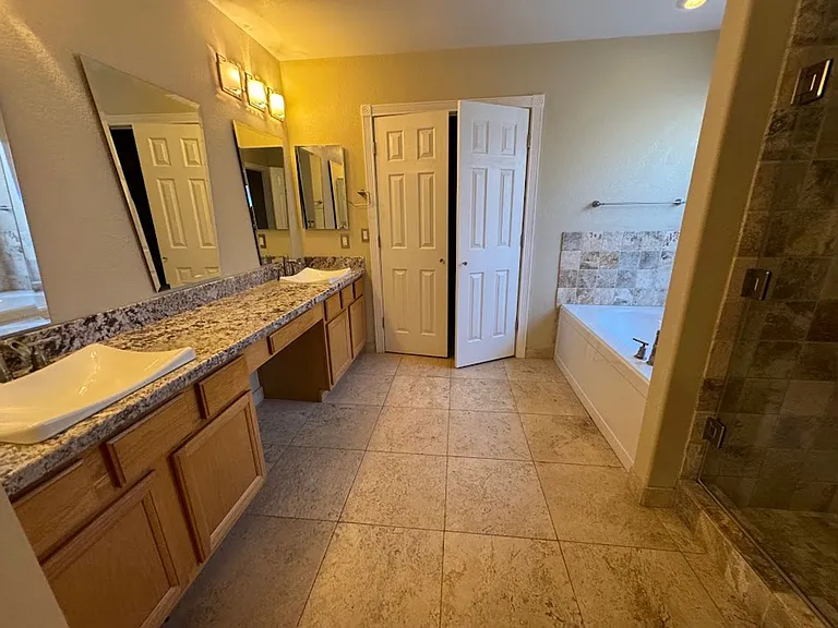 1510 E Charleston Ave — Photo 11