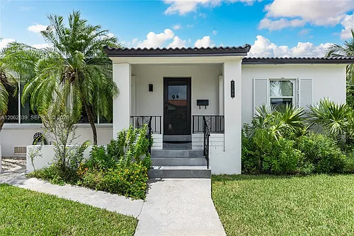 2102 SW 31st Ave Photo 1