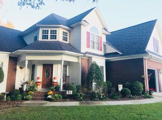15 Riverwood Dr, Fuquay Varina, NC 27526