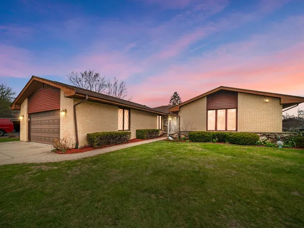 2653 N Bradford Dr, Arlington Heights, IL 60004