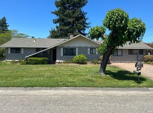 2315 Oak Knoll Dr, Santa Rosa, CA 95403