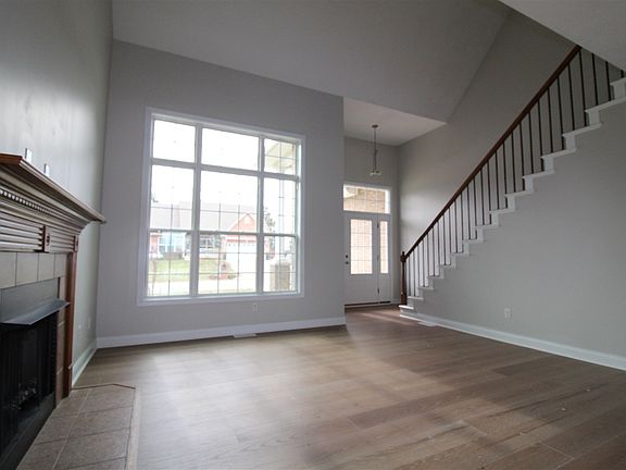 3rd image of 100 Maxwell Ct