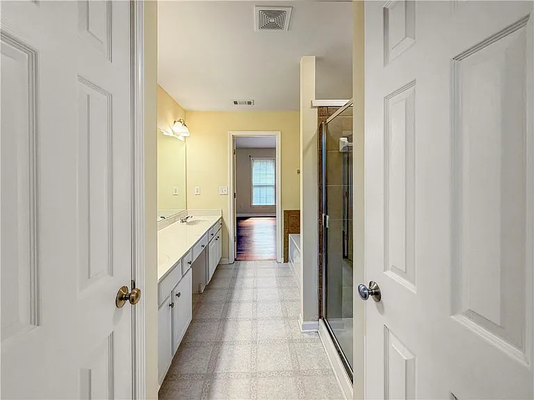 2380 Fairlie Dr — Photo 17