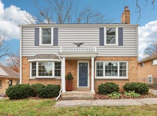 10220 W Nash St, Wauwatosa, WI 53222