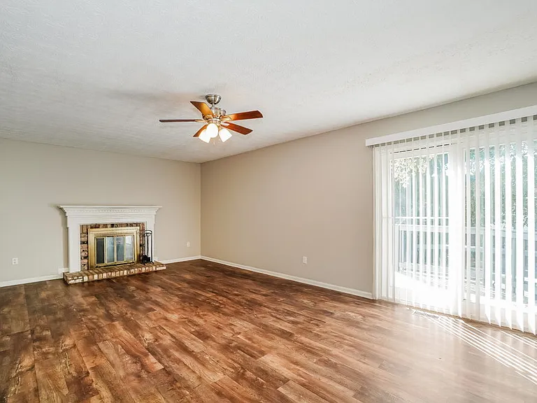 593 Bridgewater Ct — Photo 10