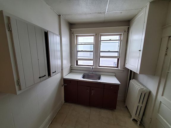 2nd image of 917 Park Ave #2