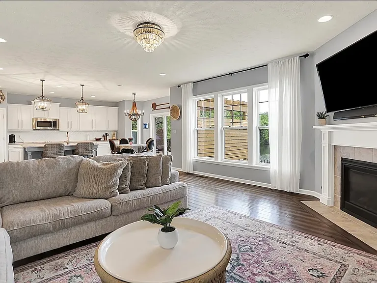1071 Serenity Ct — Photo 1