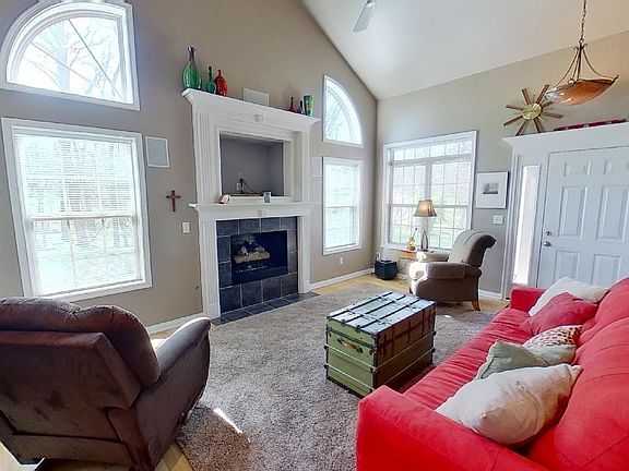 2nd image of 2300 Lilac Park